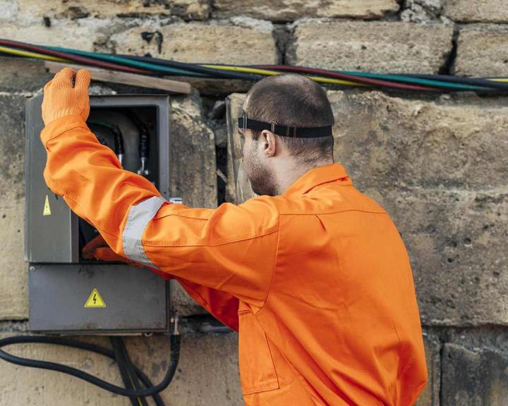 Nous vous proposons des prestations sur mesure pour la rénovation électrique.